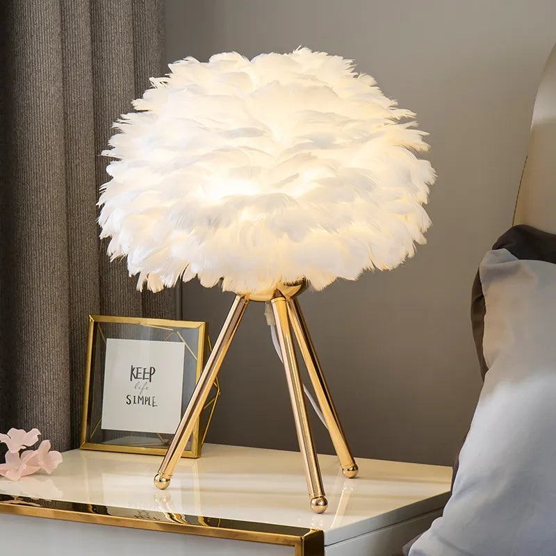 Plumas - Feather Bedroom Lamp